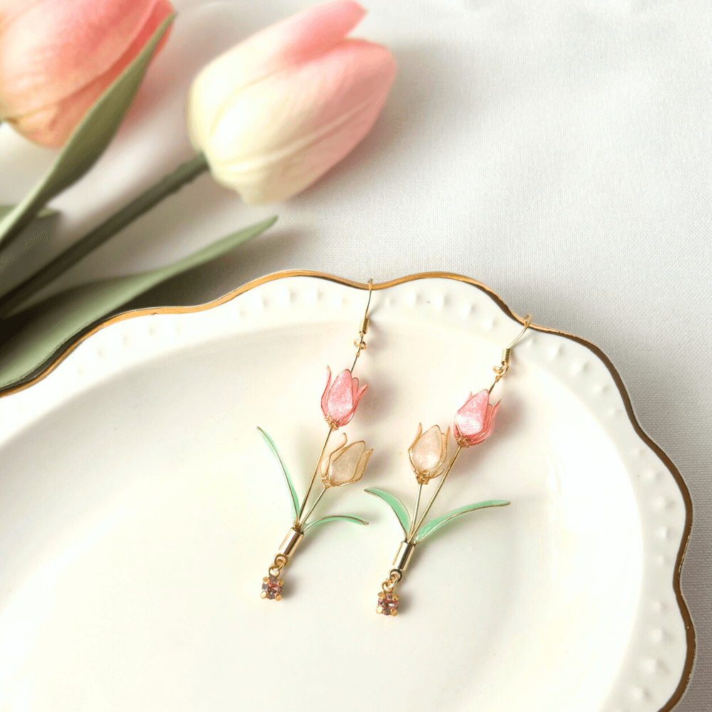 【チューリップ】イヤリング ピンクと白 揺れる ニッケルフリー 金属アレルギー対応 受注生産 春の新作 | 6枚目